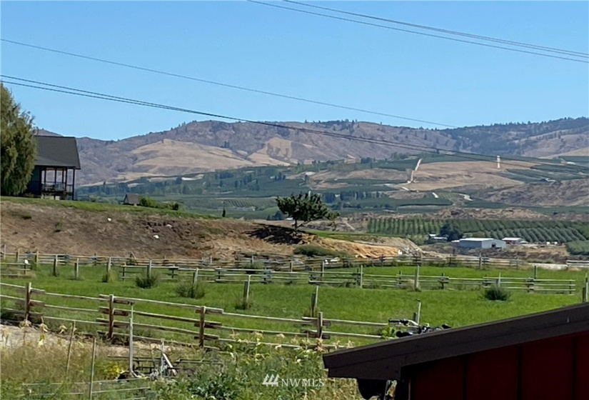 25505 US Highway 97, Pateros, Washington 98846, 5 Bedrooms Bedrooms, ,1 BathroomBathrooms,Residential,For Sale,US Highway 97,NWM1847052
