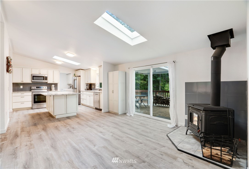 41705 109th, Eatonville, Washington 98328, 3 Bedrooms Bedrooms, ,2 BathroomsBathrooms,Manufactured In Park,For Sale,109th,NWM1845311