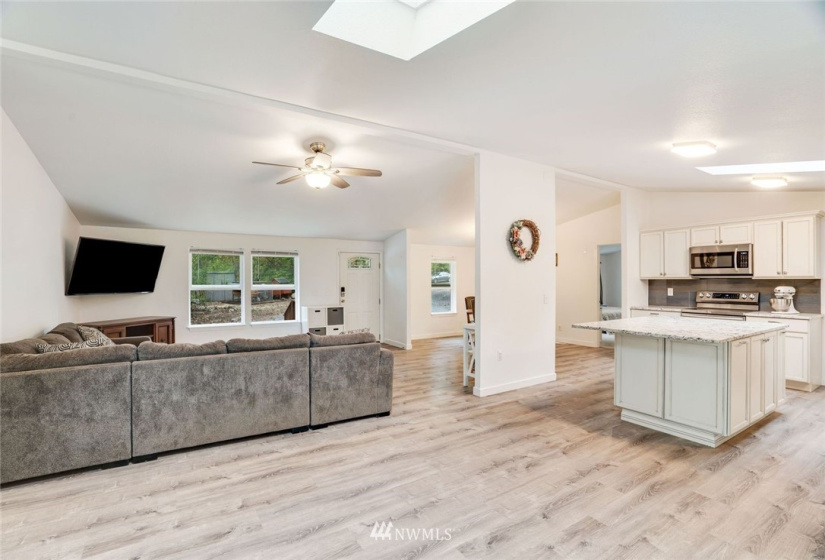 41705 109th, Eatonville, Washington 98328, 3 Bedrooms Bedrooms, ,2 BathroomsBathrooms,Manufactured In Park,For Sale,109th,NWM1845311