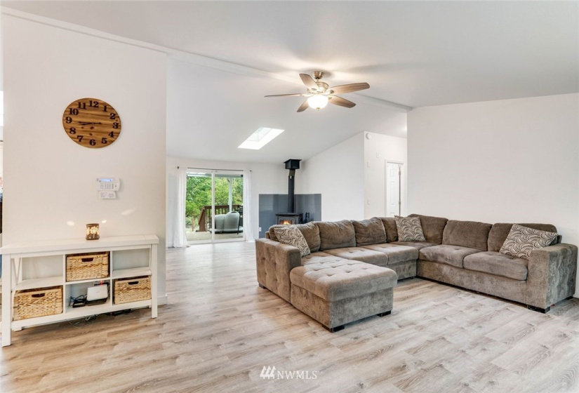 41705 109th, Eatonville, Washington 98328, 3 Bedrooms Bedrooms, ,2 BathroomsBathrooms,Manufactured In Park,For Sale,109th,NWM1845311
