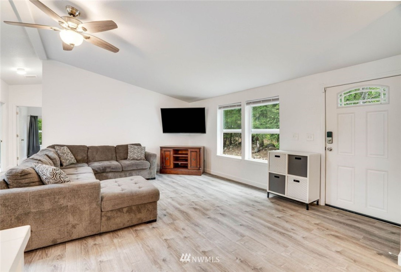41705 109th, Eatonville, Washington 98328, 3 Bedrooms Bedrooms, ,2 BathroomsBathrooms,Manufactured In Park,For Sale,109th,NWM1845311