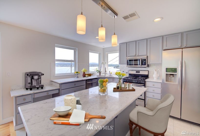 9837 Rainier, Seattle, Washington 98118, 3 Bedrooms Bedrooms, ,2 BathroomsBathrooms,Residential Lease,For Rent,Rainier,NWM1848123