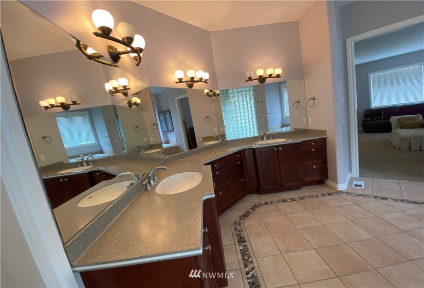 12244 337th, Carnation, Washington 98014, 4 Bedrooms Bedrooms, ,3 BathroomsBathrooms,Residential,For Sale,337th,NWM1848772