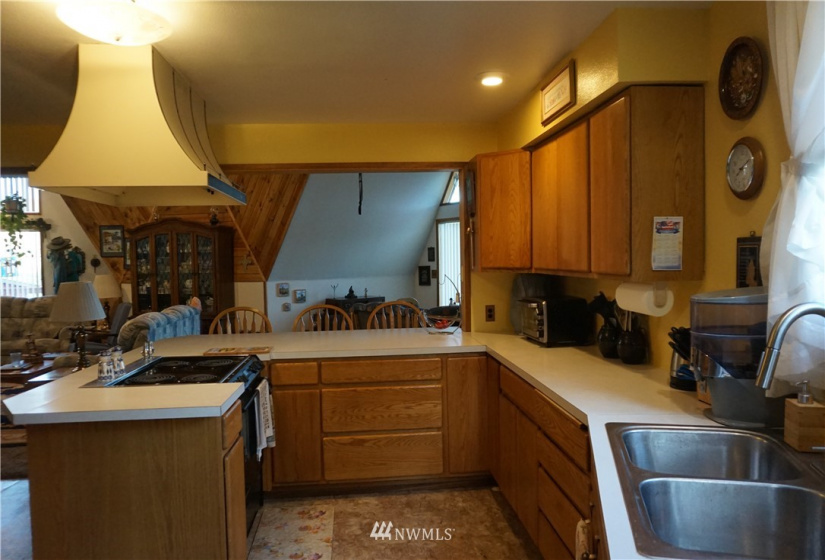 25505 US Highway 97, Pateros, Washington 98846, ,Residential Income,For Sale,US Highway 97,NWM1849225