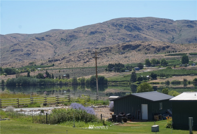 25505 US Highway 97, Pateros, Washington 98846, ,Residential Income,For Sale,US Highway 97,NWM1849225