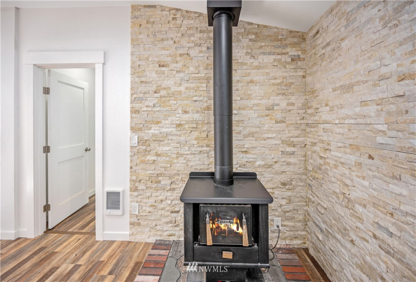 8279 Golden Valley, Maple Falls, Washington 98266, 3 Bedrooms Bedrooms, ,1 BathroomBathrooms,Manufactured In Park,For Sale,Golden Valley,NWM1849356