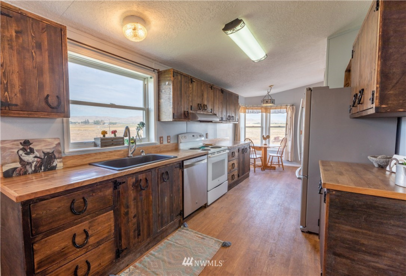 7806 Road 10.2, Ephrata, Washington 98823, 3 Bedrooms Bedrooms, ,2 BathroomsBathrooms,Residential,For Sale,10.2,NWM1849208