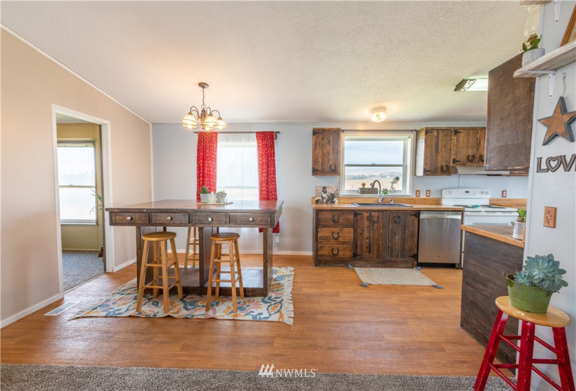 7806 Road 10.2, Ephrata, Washington 98823, 3 Bedrooms Bedrooms, ,2 BathroomsBathrooms,Residential,For Sale,10.2,NWM1849208