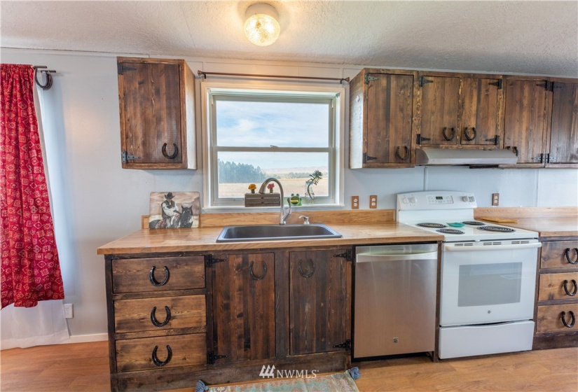 7806 Road 10.2, Ephrata, Washington 98823, 3 Bedrooms Bedrooms, ,2 BathroomsBathrooms,Residential,For Sale,10.2,NWM1849208
