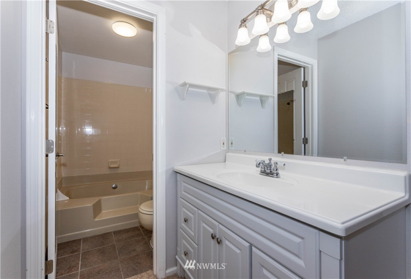 406 10th, Kirkland, Washington 98033, 2 Bedrooms Bedrooms, ,2 BathroomsBathrooms,Residential,For Sale,10th,NWM1847512