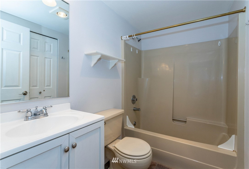 406 10th, Kirkland, Washington 98033, 2 Bedrooms Bedrooms, ,2 BathroomsBathrooms,Residential,For Sale,10th,NWM1847512