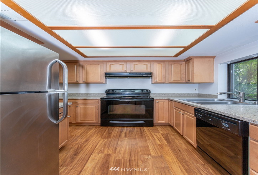 406 10th, Kirkland, Washington 98033, 2 Bedrooms Bedrooms, ,2 BathroomsBathrooms,Residential,For Sale,10th,NWM1847512