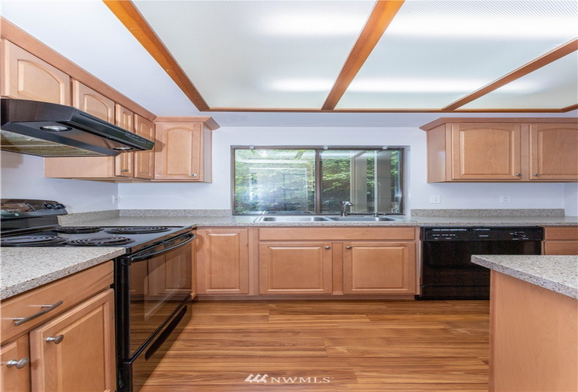 406 10th, Kirkland, Washington 98033, 2 Bedrooms Bedrooms, ,2 BathroomsBathrooms,Residential,For Sale,10th,NWM1847512