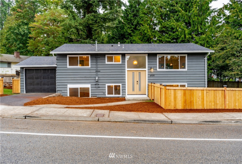 17114 156th, Renton, Washington 98058, 5 Bedrooms Bedrooms, ,2 BathroomsBathrooms,Residential,For Sale,156th,NWM1850236