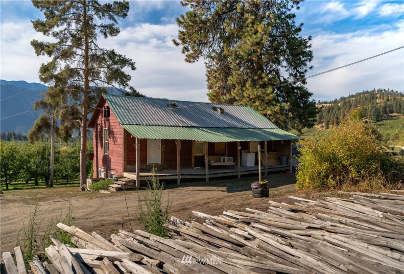 9753 Nibbelink, Peshastin, Washington 98847, 4 Bedrooms Bedrooms, ,1 BathroomBathrooms,Farm,For Sale,Nibbelink,NWM1850612