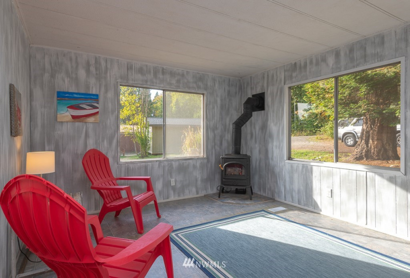 20588 Western, Indianola, Washington 98342, 2 Bedrooms Bedrooms, ,1 BathroomBathrooms,Residential,For Sale,Western,NWM1850392