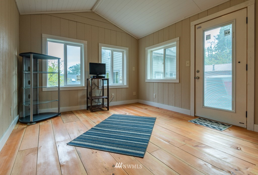 20584 Western, Indianola, Washington 98342, 1 Bedroom Bedrooms, ,1 BathroomBathrooms,Residential,For Sale,Western,NWM1850400