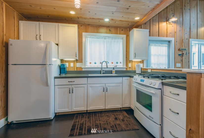 20584 Western, Indianola, Washington 98342, 1 Bedroom Bedrooms, ,1 BathroomBathrooms,Residential,For Sale,Western,NWM1850400