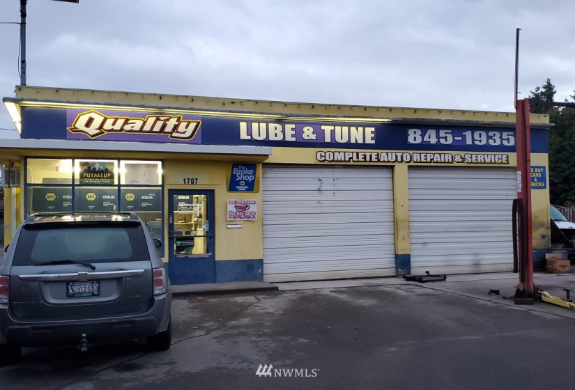1707 West Pioneer, Puyallup, Washington 98371, ,Commercial Sale,For Sale,West Pioneer,NWM1850070