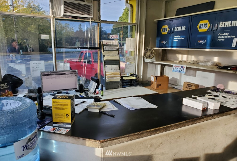 1707 West Pioneer, Puyallup, Washington 98371, ,Commercial Sale,For Sale,West Pioneer,NWM1850070