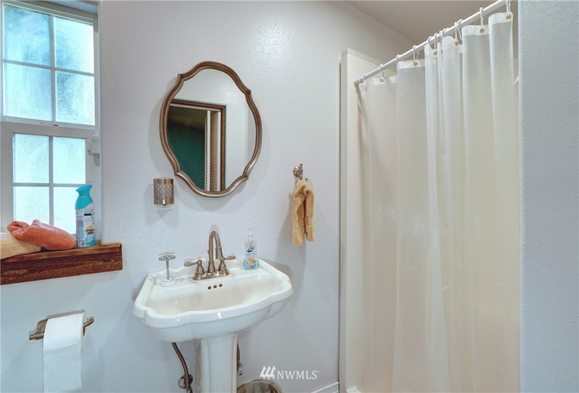 1314 Market, Aberdeen, Washington 98520, 3 Bedrooms Bedrooms, ,1 BathroomBathrooms,Residential,For Sale,Evans and Lewis,Market,NWM1846471