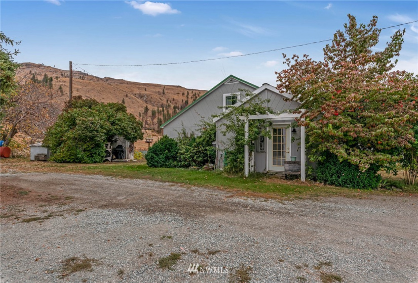 916 B Highway 153, Pateros, Washington 98846, 3 Bedrooms Bedrooms, ,2 BathroomsBathrooms,Residential,For Sale,Bolinger,Highway 153,NWM1851404
