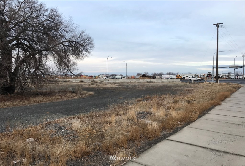 1050 Broadway, Moses Lake, Washington 98837, ,Land,For Sale,Broadway,NWM1546400