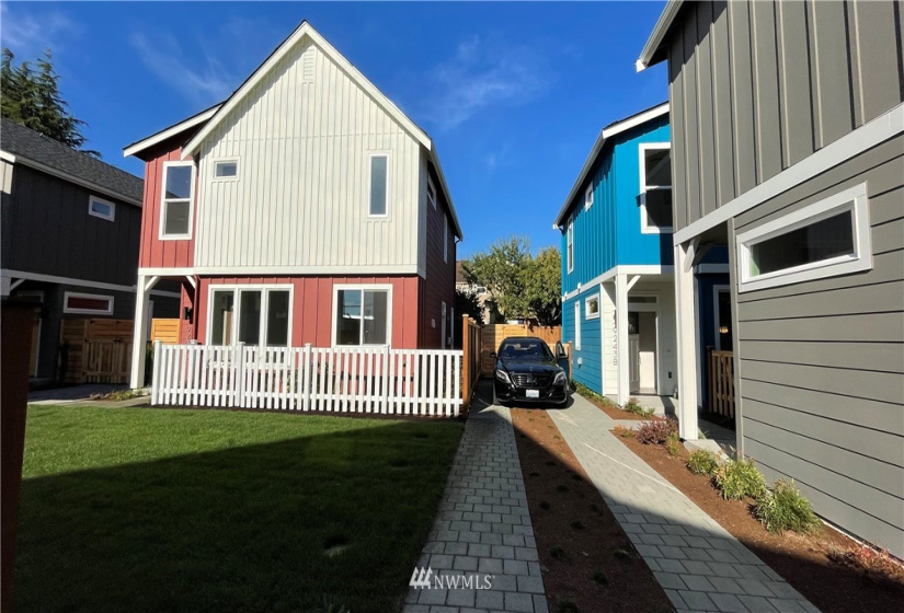 9243 14th, Seattle, Washington 98117, 3 Bedrooms Bedrooms, ,2 BathroomsBathrooms,Residential Lease,For Rent,Ivy Hill,14th,NWM1852459