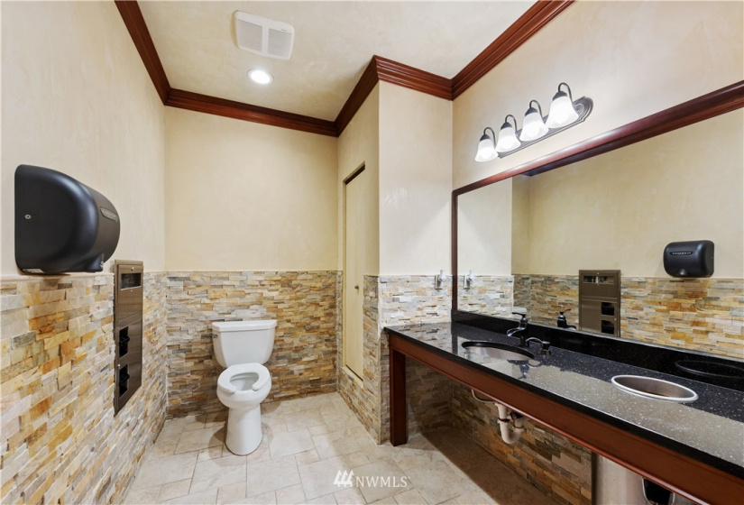 123 Queen Anne, Seattle, Washington 98109, ,1 BathroomBathrooms,Residential,For Sale,Carrara I,Queen Anne,NWM1850500