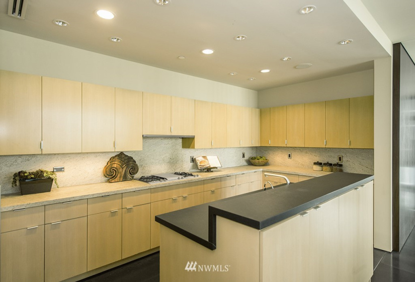715 2nd, Seattle, Washington 98104, 2 Bedrooms Bedrooms, ,2 BathroomsBathrooms,Residential,For Sale,Millennium Tower,2nd,NWM1851993