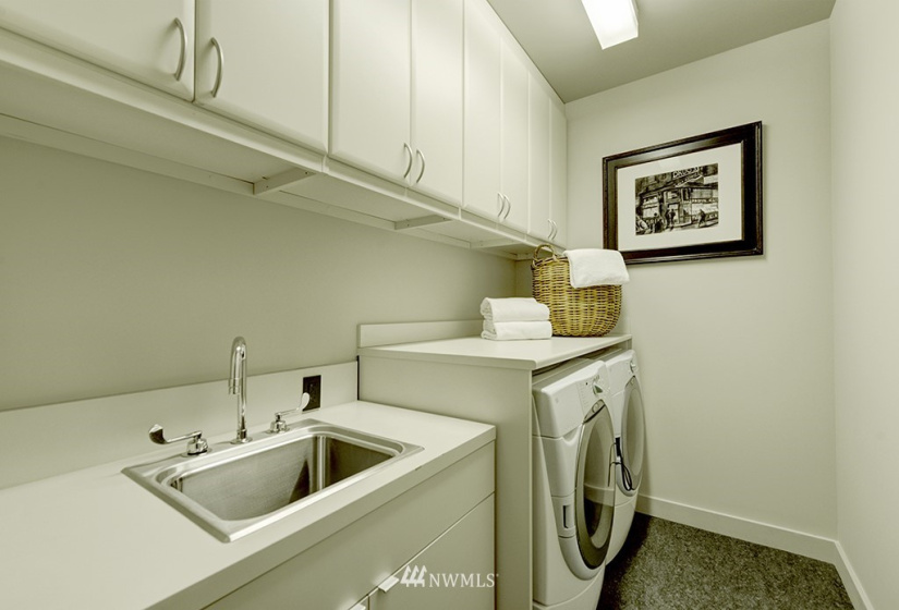 715 2nd, Seattle, Washington 98104, 2 Bedrooms Bedrooms, ,2 BathroomsBathrooms,Residential,For Sale,Millennium Tower,2nd,NWM1851993