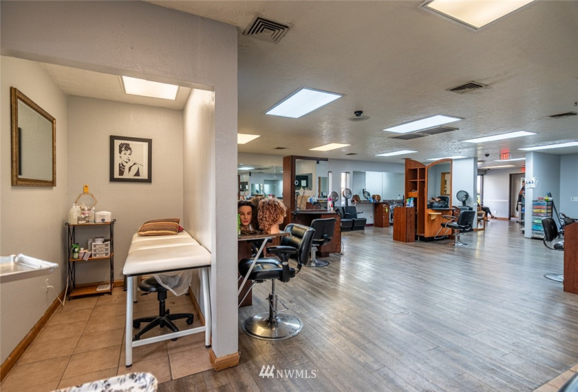 1418 Pioneer, Moses Lake, Washington 98837, ,Business Opportunity,For Sale,Pioneer,NWM1851373