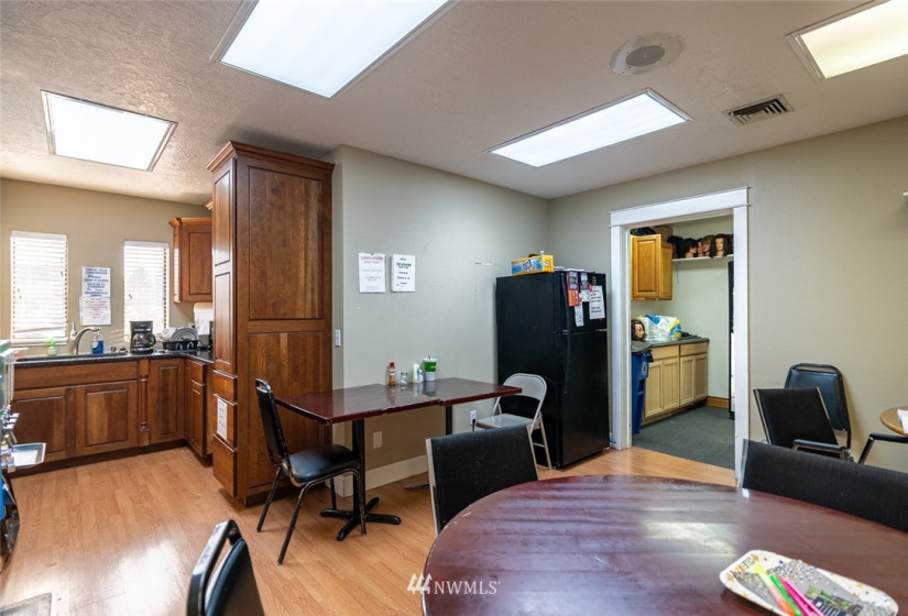 1418 Pioneer, Moses Lake, Washington 98837, ,Business Opportunity,For Sale,Pioneer,NWM1851373