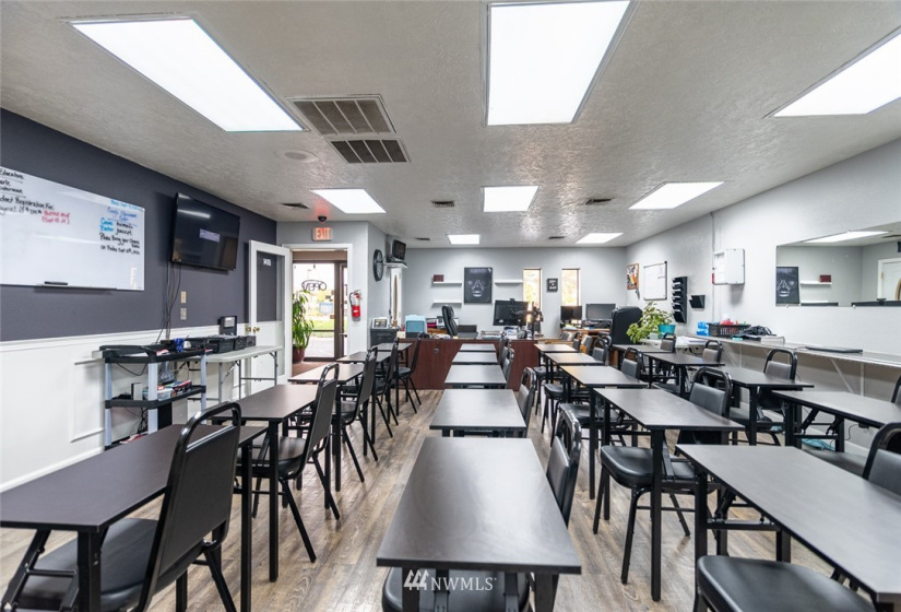 1418 Pioneer, Moses Lake, Washington 98837, ,Business Opportunity,For Sale,Pioneer,NWM1851373
