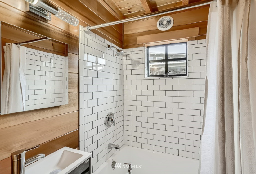 1080 Ewing, Seattle, Washington 98109, 1 Bedroom Bedrooms, ,1 BathroomBathrooms,Residential,For Sale,Nickerson Marina,Ewing,NWM1852217