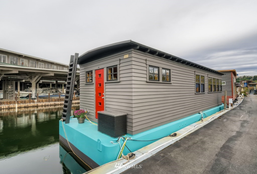 1080 Ewing, Seattle, Washington 98109, 1 Bedroom Bedrooms, ,1 BathroomBathrooms,Residential,For Sale,Nickerson Marina,Ewing,NWM1852217