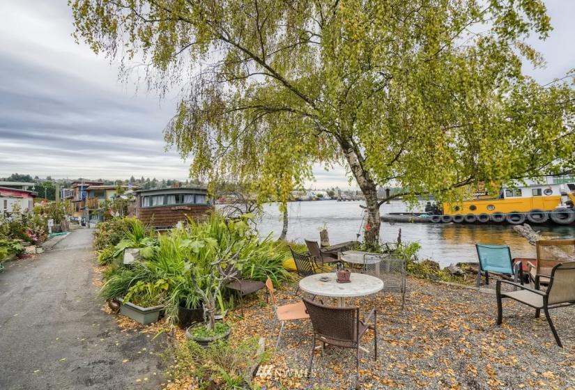 1080 Ewing, Seattle, Washington 98109, 1 Bedroom Bedrooms, ,1 BathroomBathrooms,Residential,For Sale,Nickerson Marina,Ewing,NWM1852217