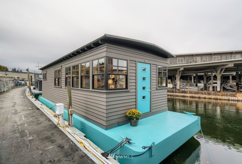 1080 Ewing, Seattle, Washington 98109, 1 Bedroom Bedrooms, ,1 BathroomBathrooms,Residential,For Sale,Nickerson Marina,Ewing,NWM1852217