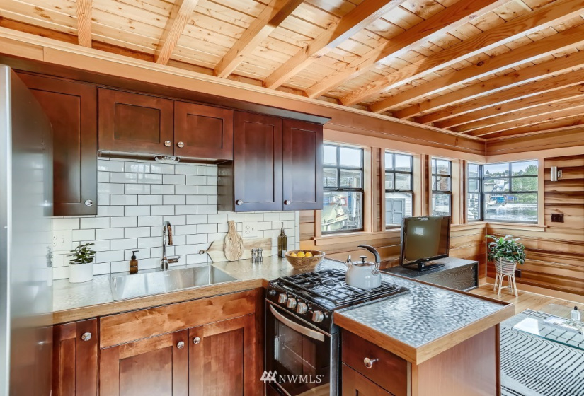 1080 Ewing, Seattle, Washington 98109, 1 Bedroom Bedrooms, ,1 BathroomBathrooms,Residential,For Sale,Nickerson Marina,Ewing,NWM1852217