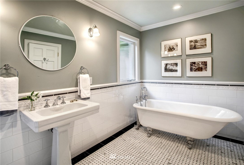 3338 Shore, Seattle, Washington 98112, 5 Bedrooms Bedrooms, ,4 BathroomsBathrooms,Residential,For Sale,Broadmoor,Shore,NWM1854139