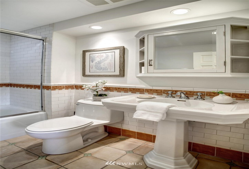 3338 Shore, Seattle, Washington 98112, 5 Bedrooms Bedrooms, ,4 BathroomsBathrooms,Residential,For Sale,Broadmoor,Shore,NWM1854139