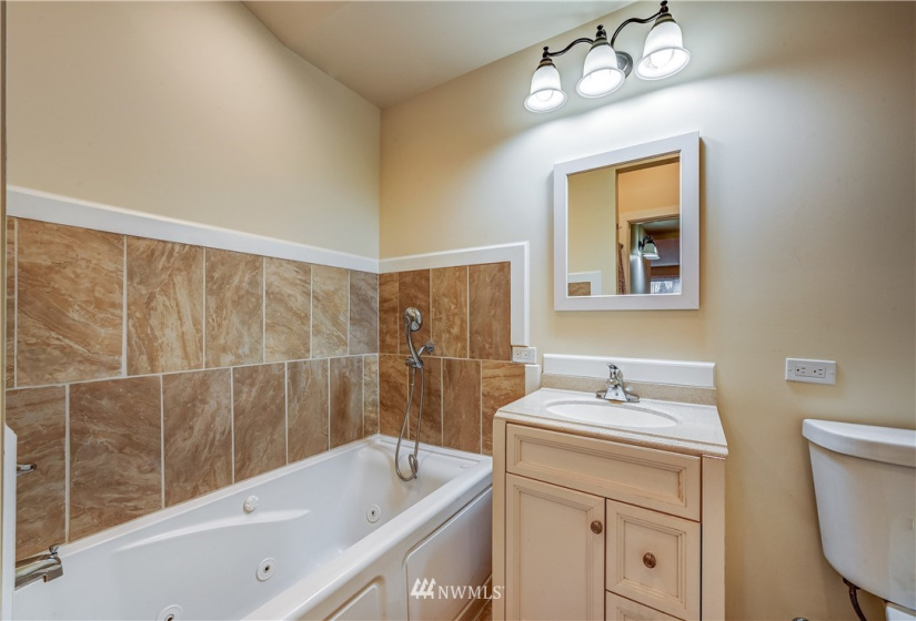 5794 Roosevelt, Seattle, Washington 98105, ,Residential Income,For Sale,Roosevelt,NWM1854566