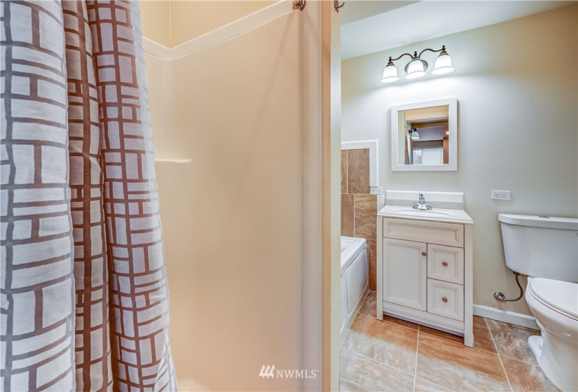 5794 Roosevelt, Seattle, Washington 98105, ,Residential Income,For Sale,Roosevelt,NWM1854566