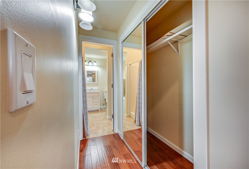 5794 Roosevelt, Seattle, Washington 98105, ,Residential Income,For Sale,Roosevelt,NWM1854566