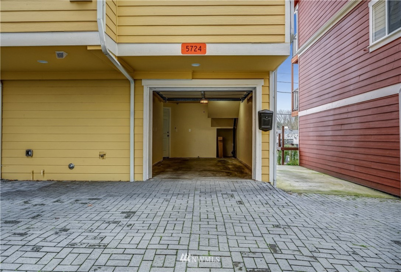 5794 Roosevelt, Seattle, Washington 98105, ,Residential Income,For Sale,Roosevelt,NWM1854566