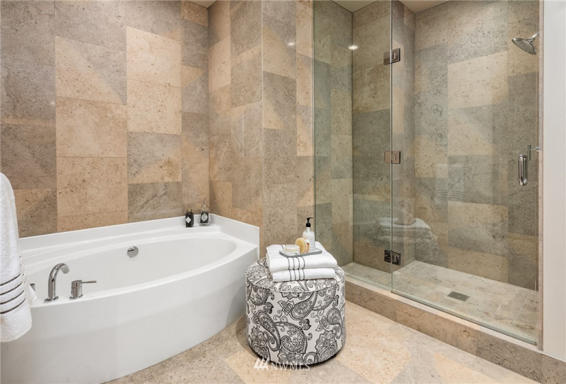 737 Olive, Seattle, Washington 98101, 3 Bedrooms Bedrooms, ,3 BathroomsBathrooms,Residential,For Sale,OLIVE 8 CONDOMINIUM,Olive,NWM1852132