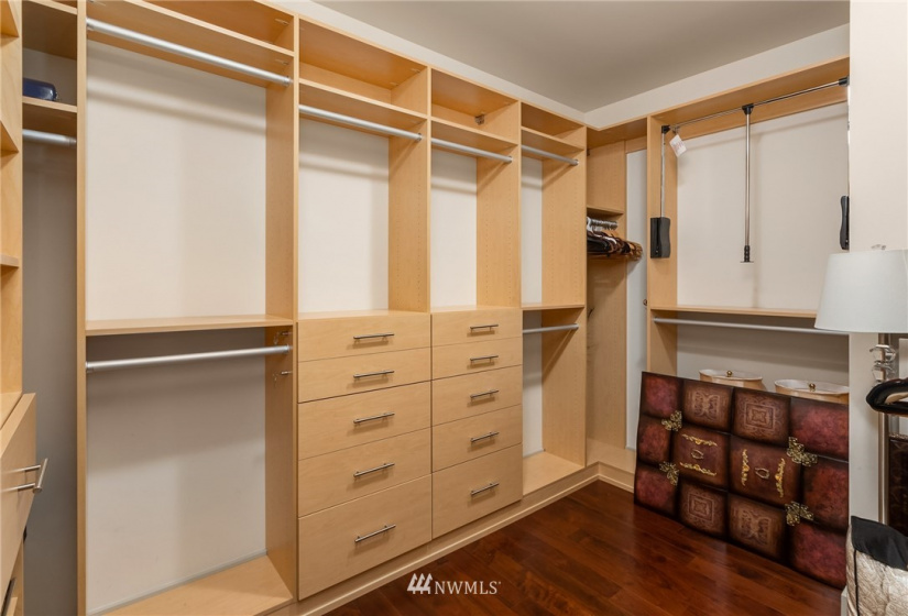 737 Olive, Seattle, Washington 98101, 3 Bedrooms Bedrooms, ,3 BathroomsBathrooms,Residential,For Sale,OLIVE 8 CONDOMINIUM,Olive,NWM1852132