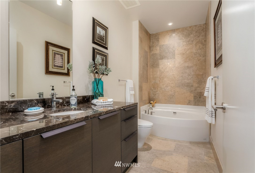 737 Olive, Seattle, Washington 98101, 3 Bedrooms Bedrooms, ,3 BathroomsBathrooms,Residential,For Sale,OLIVE 8 CONDOMINIUM,Olive,NWM1852132