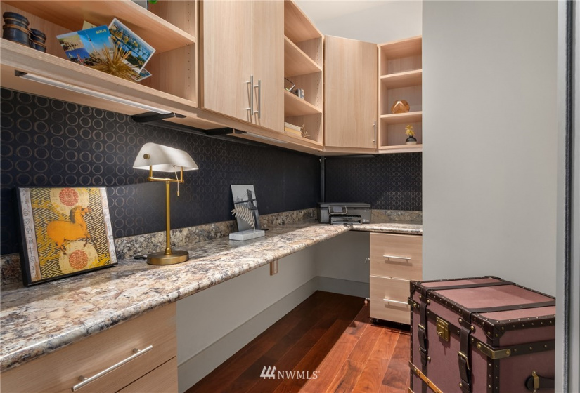 737 Olive, Seattle, Washington 98101, 3 Bedrooms Bedrooms, ,3 BathroomsBathrooms,Residential,For Sale,OLIVE 8 CONDOMINIUM,Olive,NWM1852132