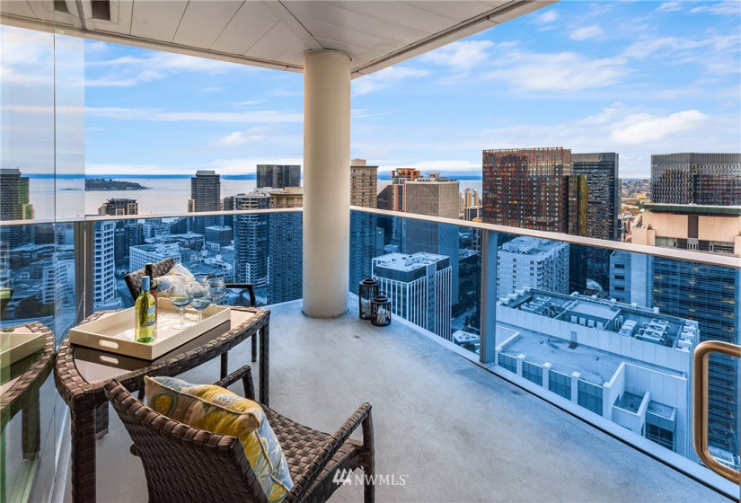 737 Olive, Seattle, Washington 98101, 3 Bedrooms Bedrooms, ,3 BathroomsBathrooms,Residential,For Sale,OLIVE 8 CONDOMINIUM,Olive,NWM1852132